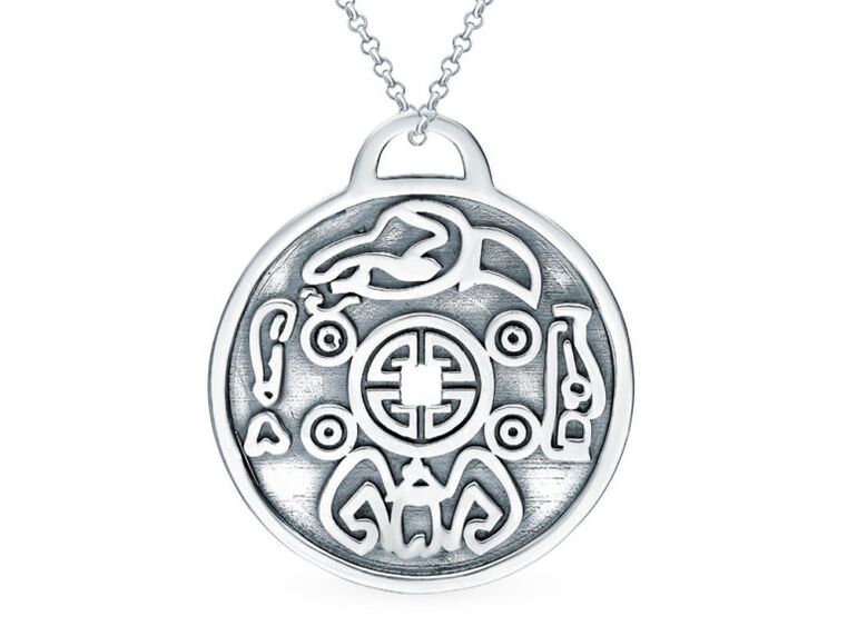 Silver pendant-amulet Salapi alang sa maayong kapalaran