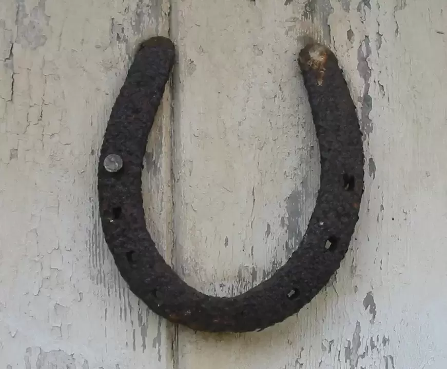 maayong suwerte nga anting-anting - horseshoe